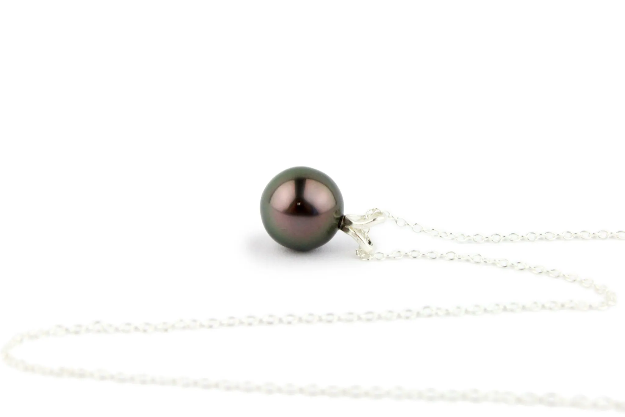 Aubergine Peacock 9mm Tahitian Pearl Necklace on Sterling Silver