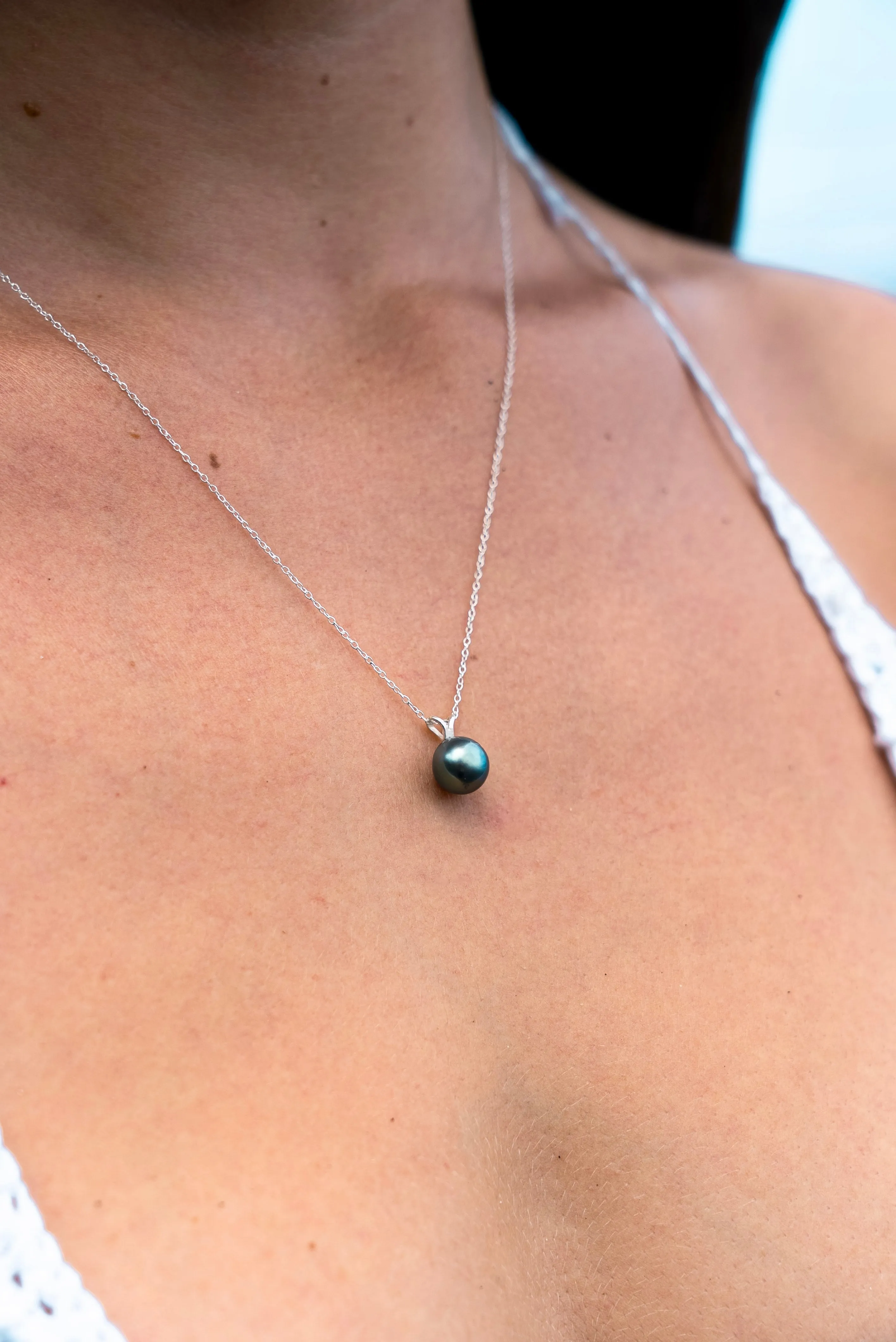 Aubergine Peacock 9mm Tahitian Pearl Necklace on Sterling Silver