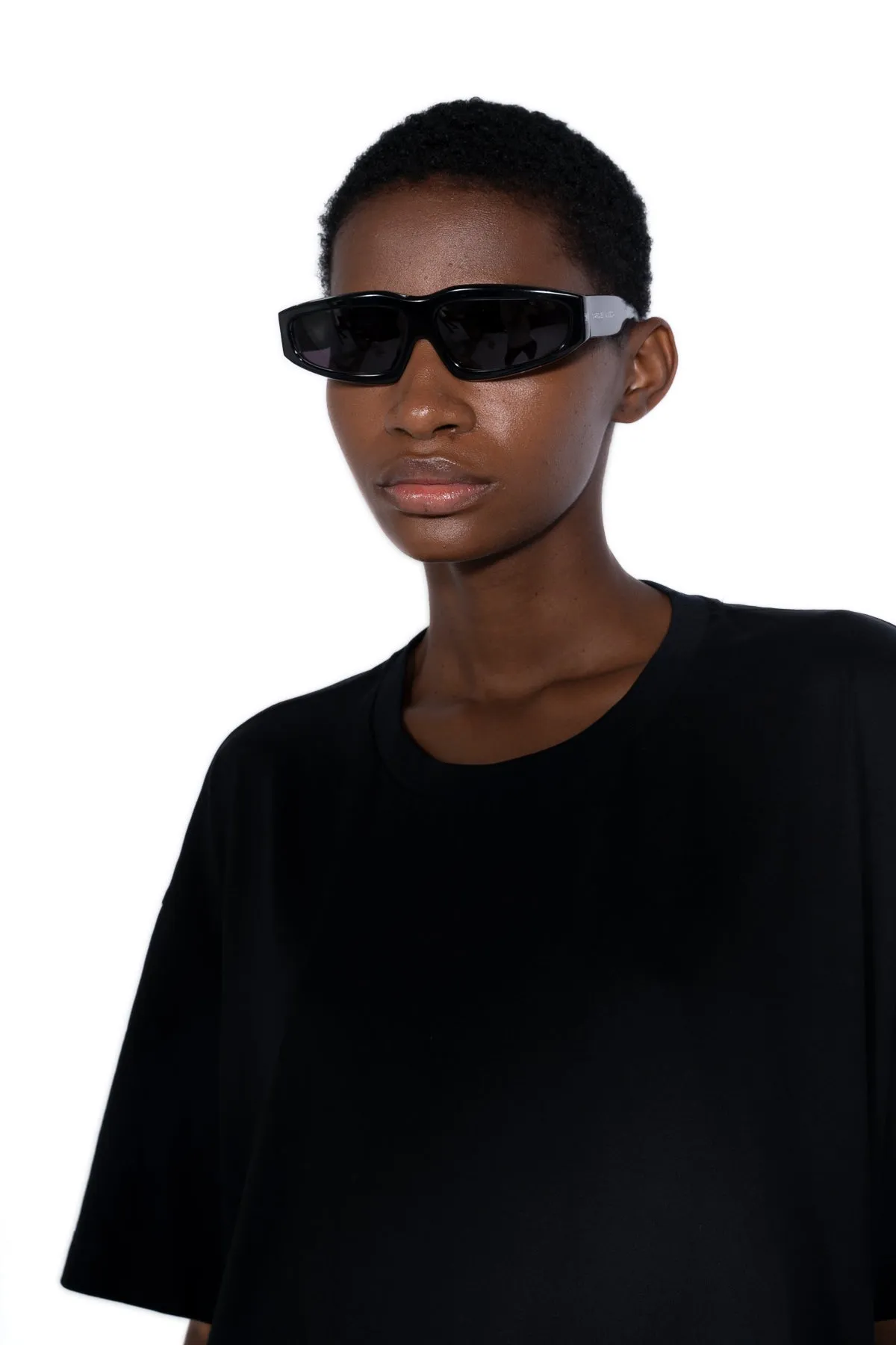 BLACK ANGULAR FRAME SUNGLASSES