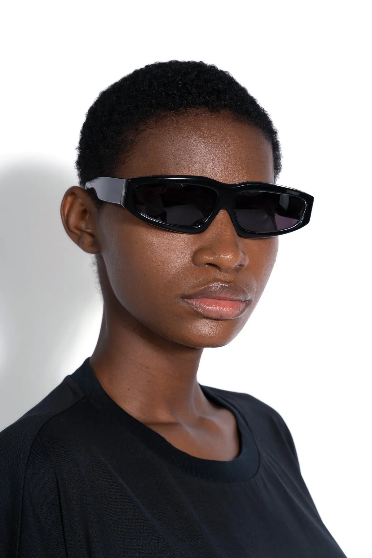 BLACK ANGULAR FRAME SUNGLASSES