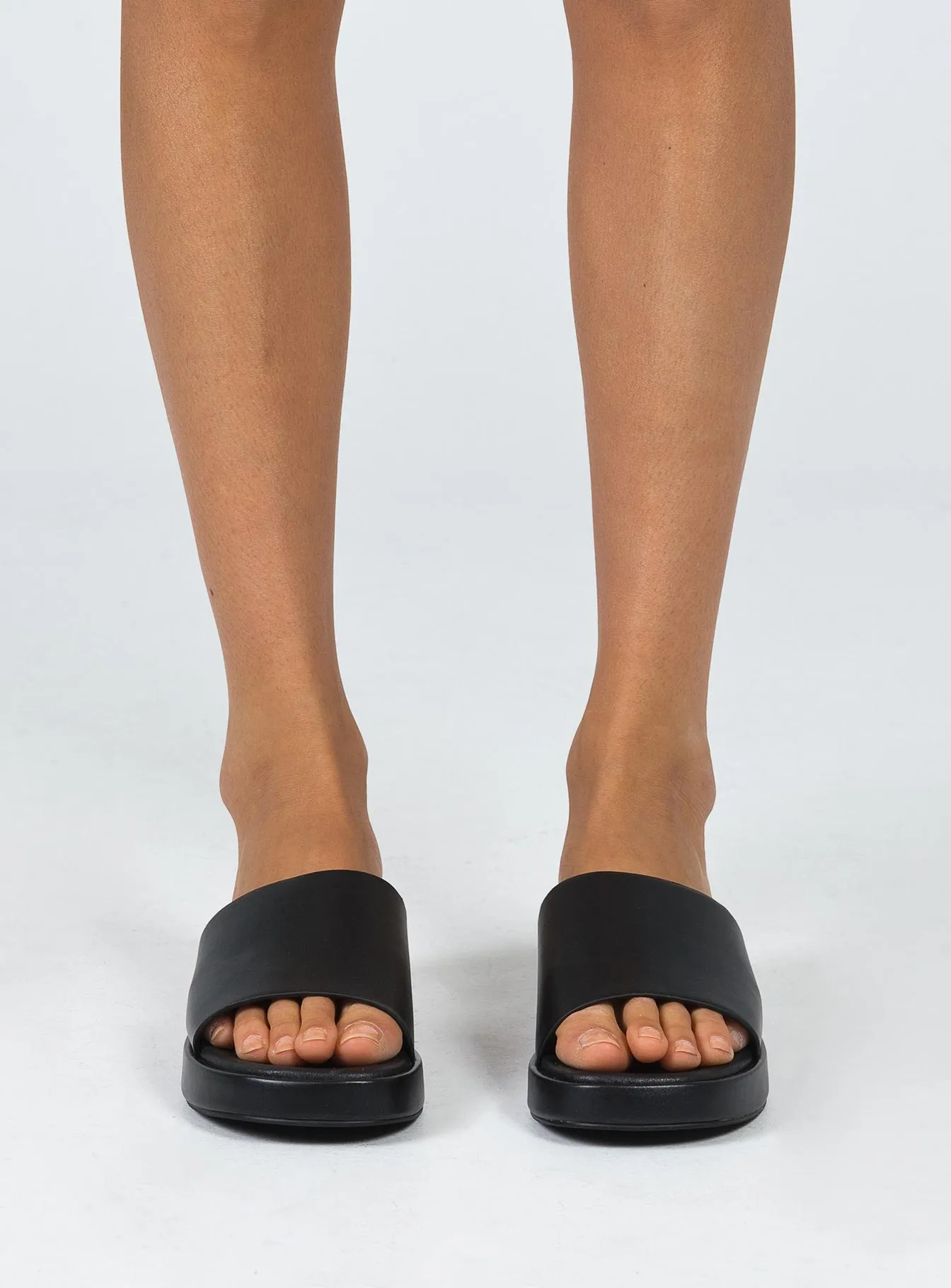 Delia Sandals Black