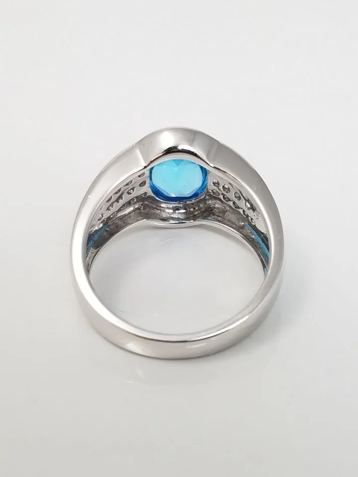 Flashy 18k White Gold Natural Blue Topaz Diamond Ring