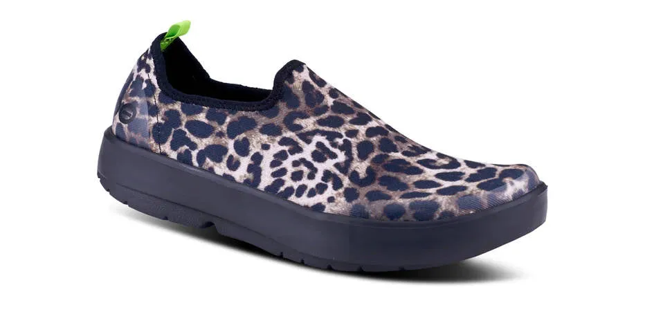 OOFOS Womens OOmg Eezee Low Black Cheetah