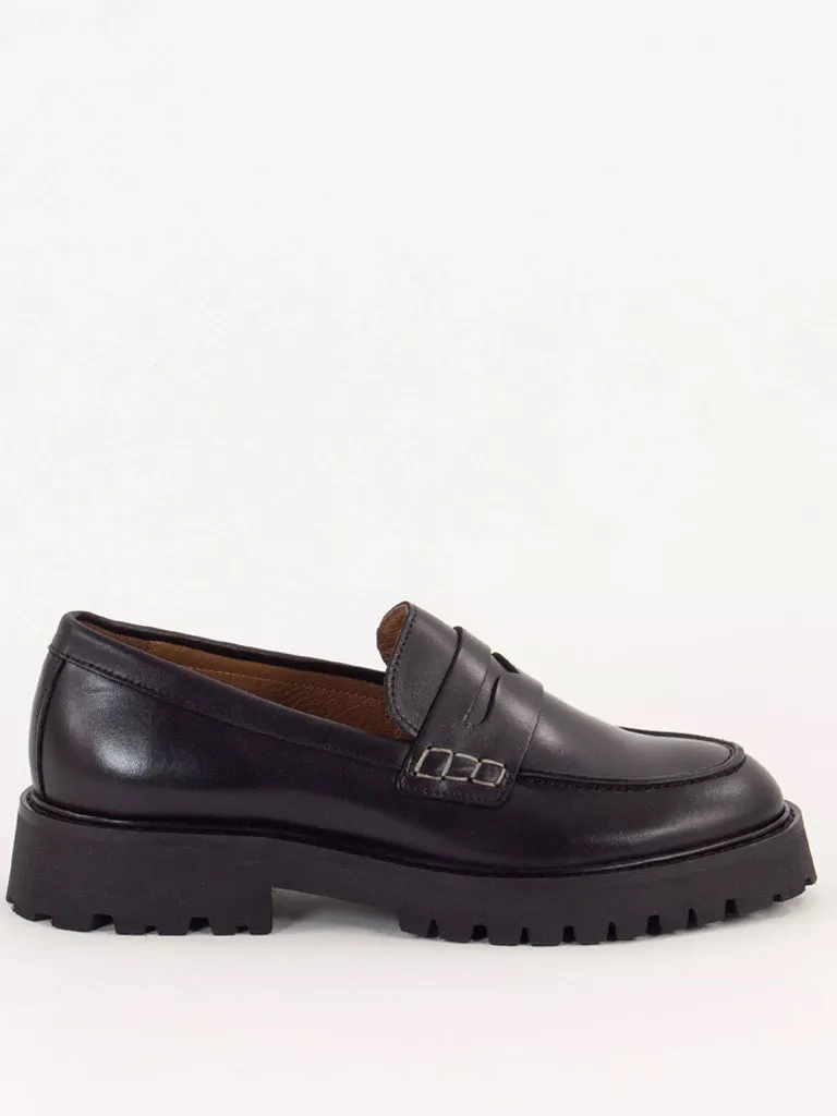 Sessun Barcelo Loafer in Black