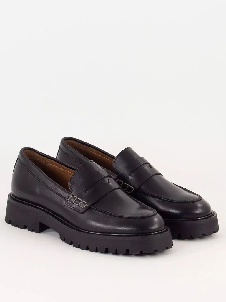 Sessun Barcelo Loafer in Black