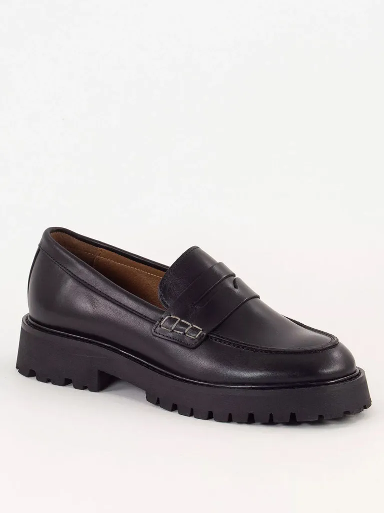 Sessun Barcelo Loafer in Black