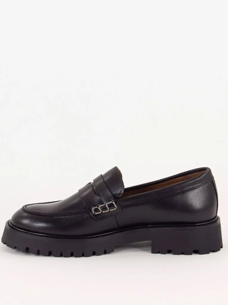 Sessun Barcelo Loafer in Black