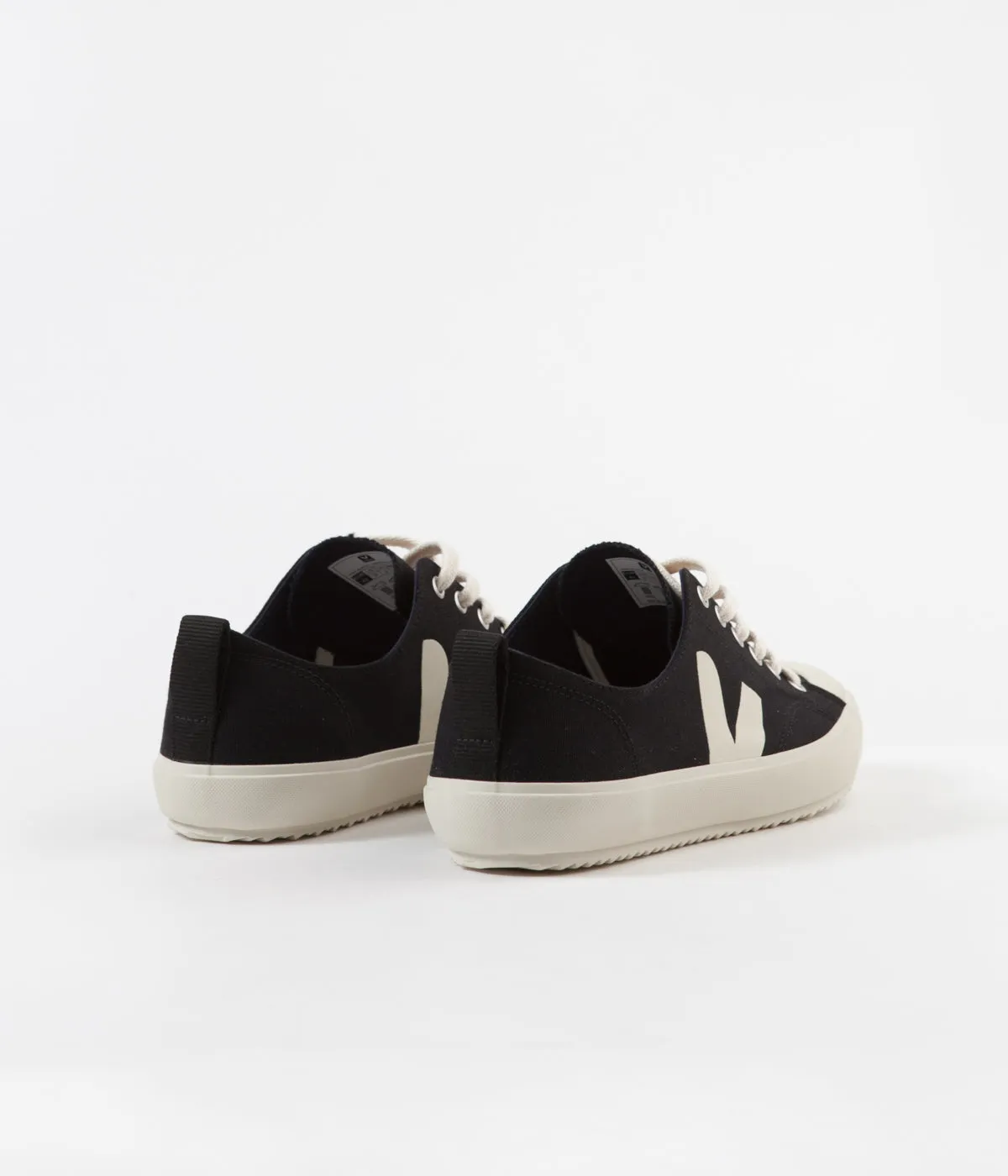 Veja Womens Nova Canvas Shoes - Black / Pierre