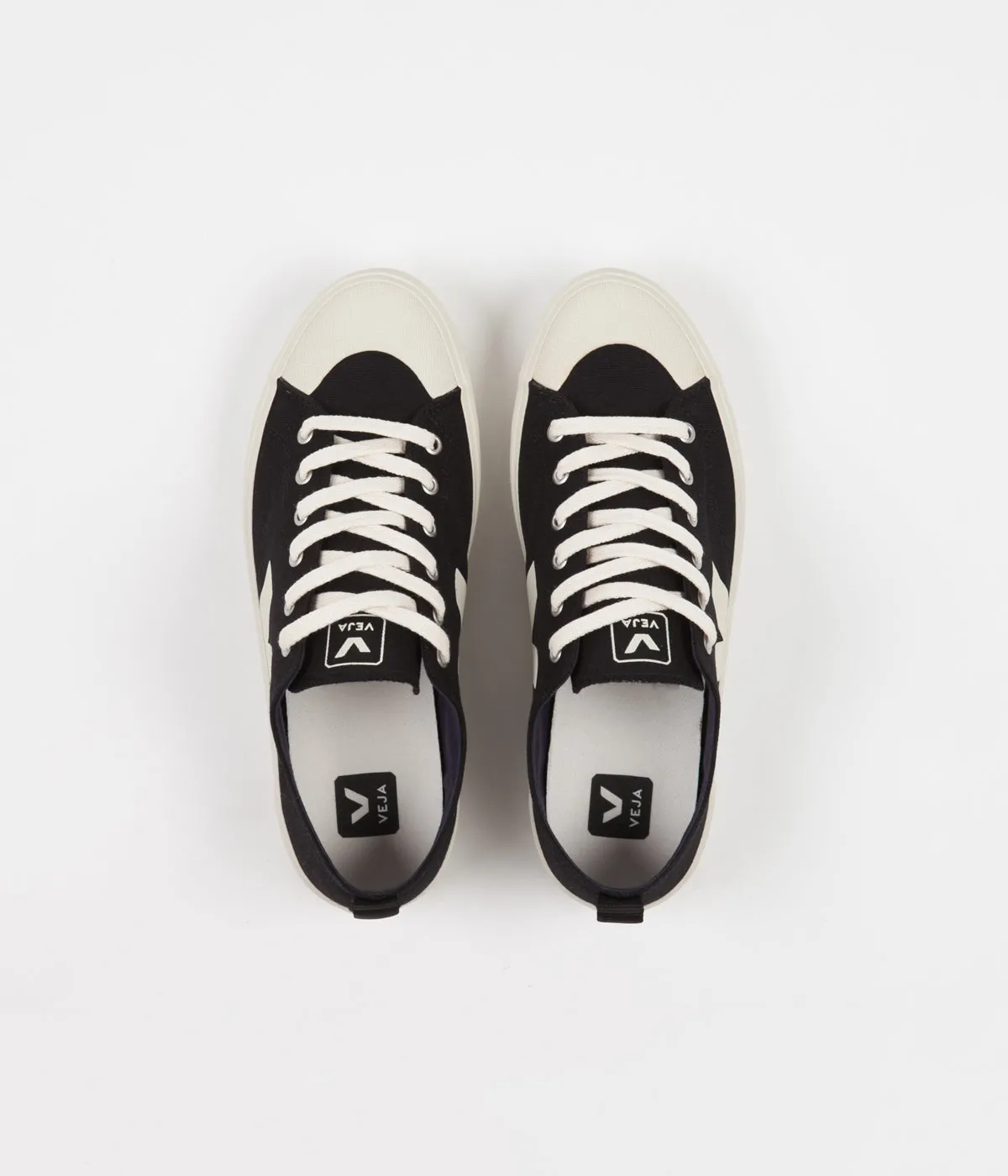 Veja Womens Nova Canvas Shoes - Black / Pierre