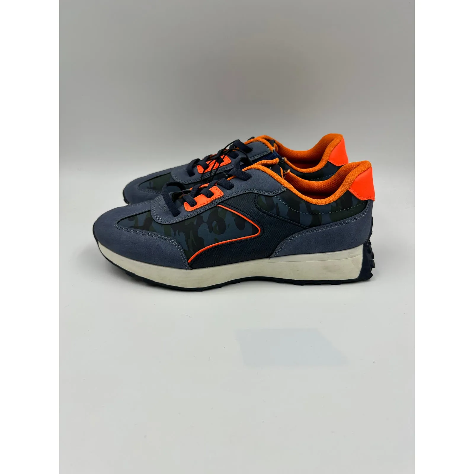 Women's Size 7, Blue Camo with Orange Accents Casual Sneaker